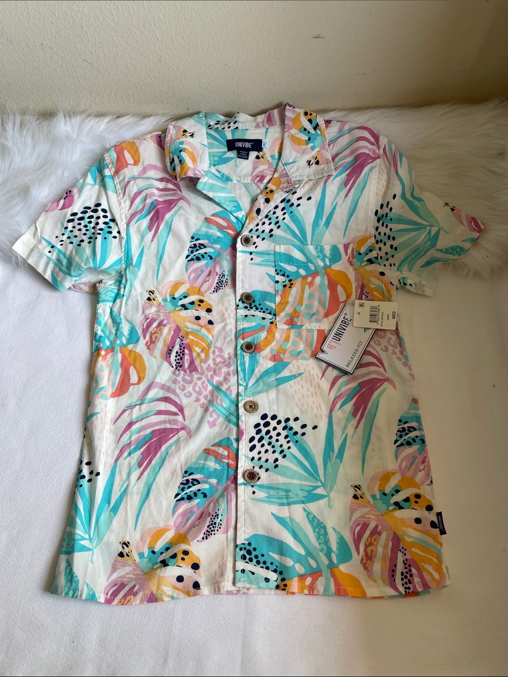 UNIVIBE Tropical Print Short Sleeve Shirt Colorful botanical patterns. NWT.
